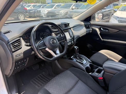 Used 2019 Nissan Rogue SV w/ Premium Package AWD/4WD image 16