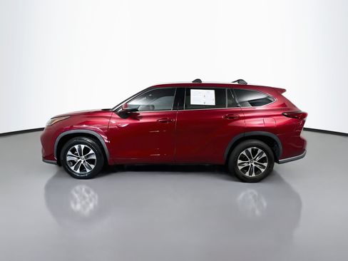Used 2022 Toyota Highlander XLE FWD image 9