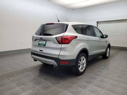 Used 2019 Ford Escape SE image 9