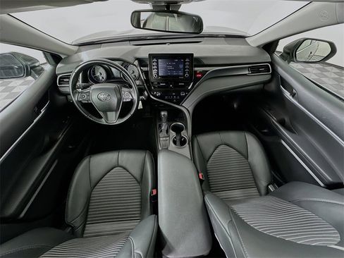 Used 2024 Toyota Camry SE image 29