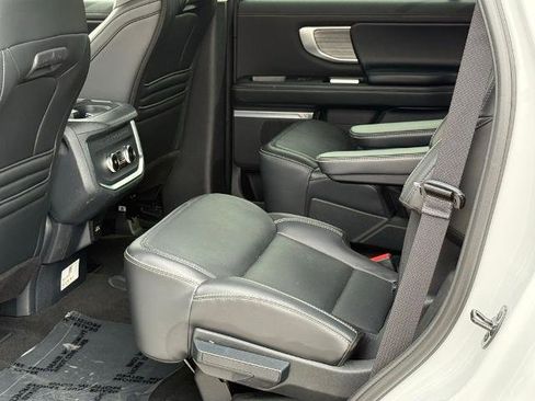 Certified 2025 Ford Expedition Platinum AWD/4WD image 8