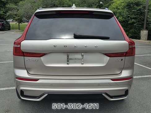 Used 2024 Volvo XC60 B5 Core AWD/4WD image 4