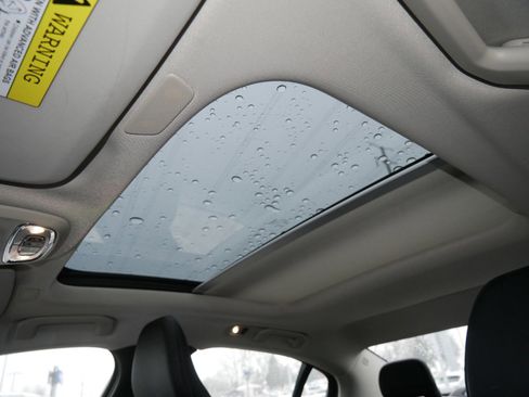 Used 2019 Volvo S60 T5 Momentum image 17