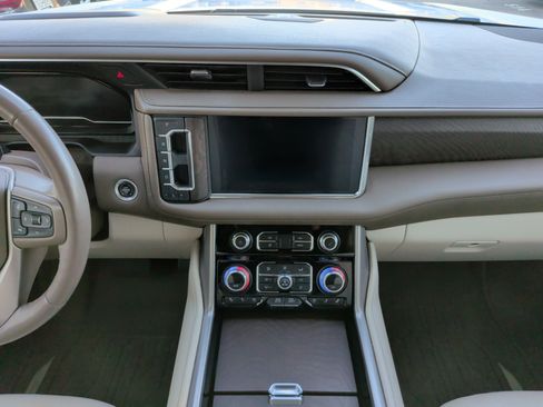 Used 2023 GMC Yukon XL Denali w/ Denali Reserve Package image 28