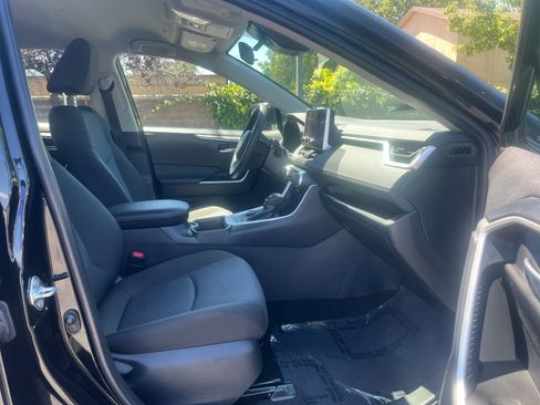 Used 2025 Toyota RAV4 XLE AWD/4WD image 29