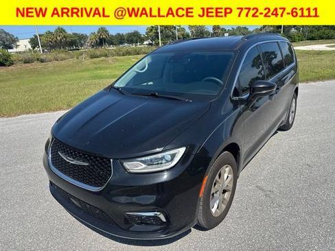 Certified 2022 Chrysler Pacifica Touring-L w/ Uconnect Theater Family Group AWD/4WD image 3