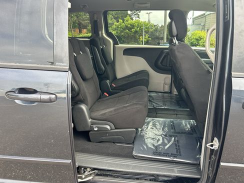 Used 2013 Dodge Grand Caravan SE FWD image 19