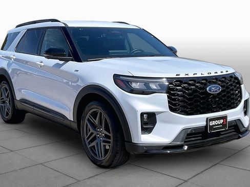 Used 2026 Ford Explorer ST-Line w/ ST-Line Street Pack RWD image 3
