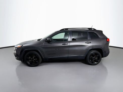 Used 2018 Jeep Cherokee Latitude w/ Altitude Package FWD image 4