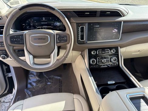 Used 2023 GMC Yukon Denali w/ Advanced Technology Package image 19