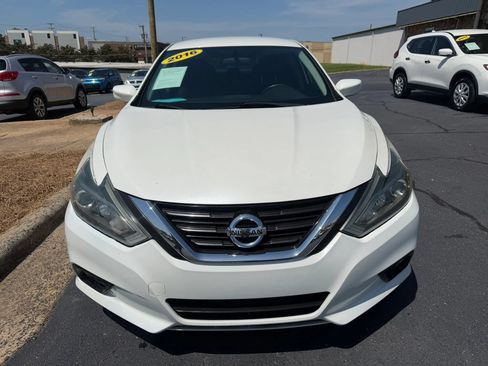 Used 2016 Nissan Altima 2.5 SR FWD image 2
