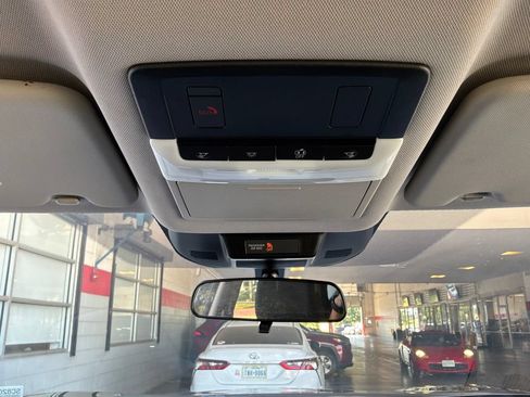 Used 2025 Nissan Rogue SV FWD image 16