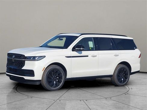 New 2025 Lincoln Navigator Reserve w/ Jet Appearance Package image 3