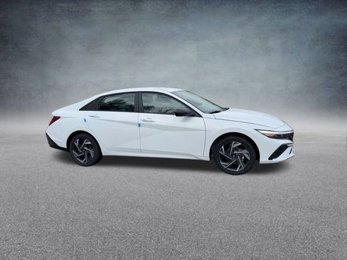 Used 2025 Hyundai Elantra SEL image 26
