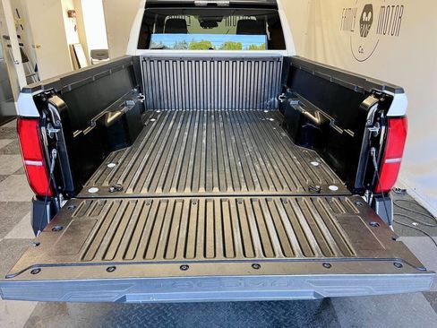 Used 2024 Toyota Tacoma SR image 9