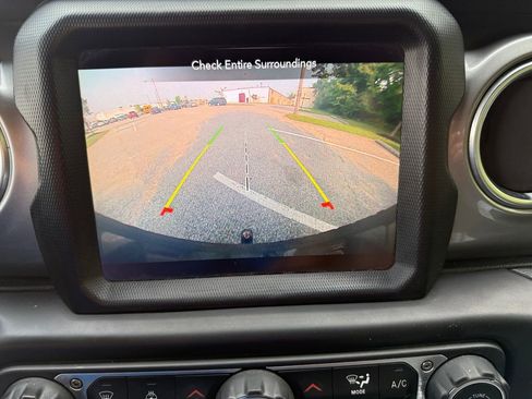 Used 2021 Jeep Wrangler Unlimited Sahara image 18