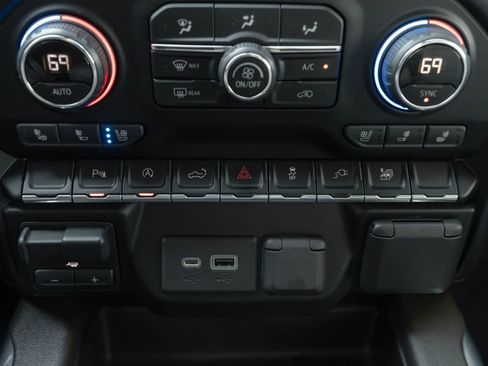 Used 2021 Chevrolet Silverado 1500 LTZ image 16