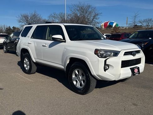 Used 2024 Toyota 4Runner SR5 image 10