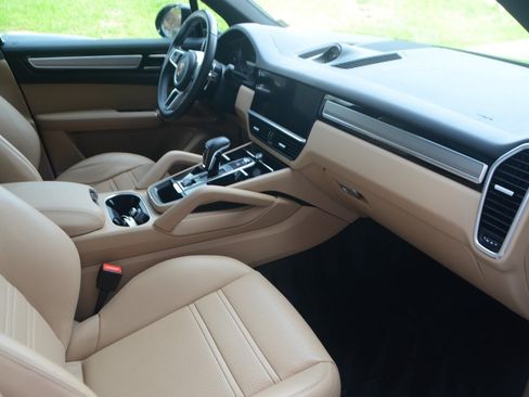 Used 2023 Porsche Cayenne Platinum Edition AWD/4WD image 4