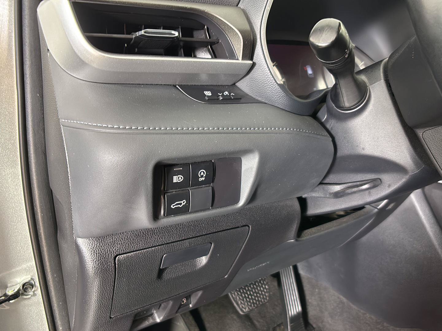 Used 2023 Toyota Highlander XLE AWD/4WD image 30