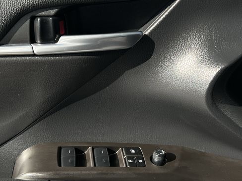 Used 2024 Toyota Camry SE image 23