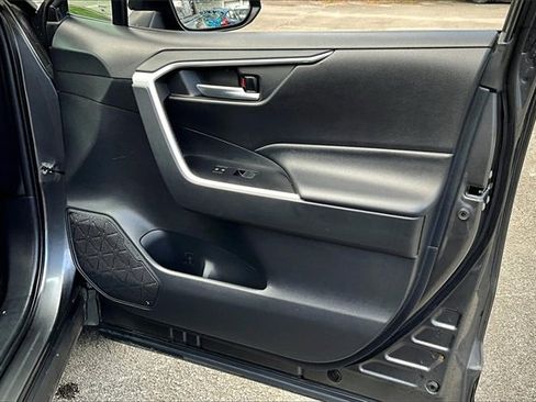 Used 2021 Toyota RAV4 XLE Premium image 38