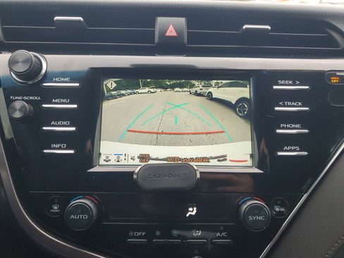 Used 2018 Toyota Camry L image 32