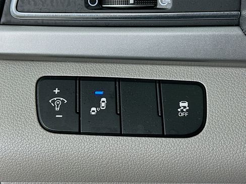 Used 2017 Hyundai Elantra Limited w/ Limited Tech Package 04 image 17