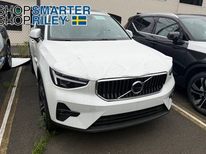 New 2025 Volvo XC40 B5 Ultra w/ Climate Package