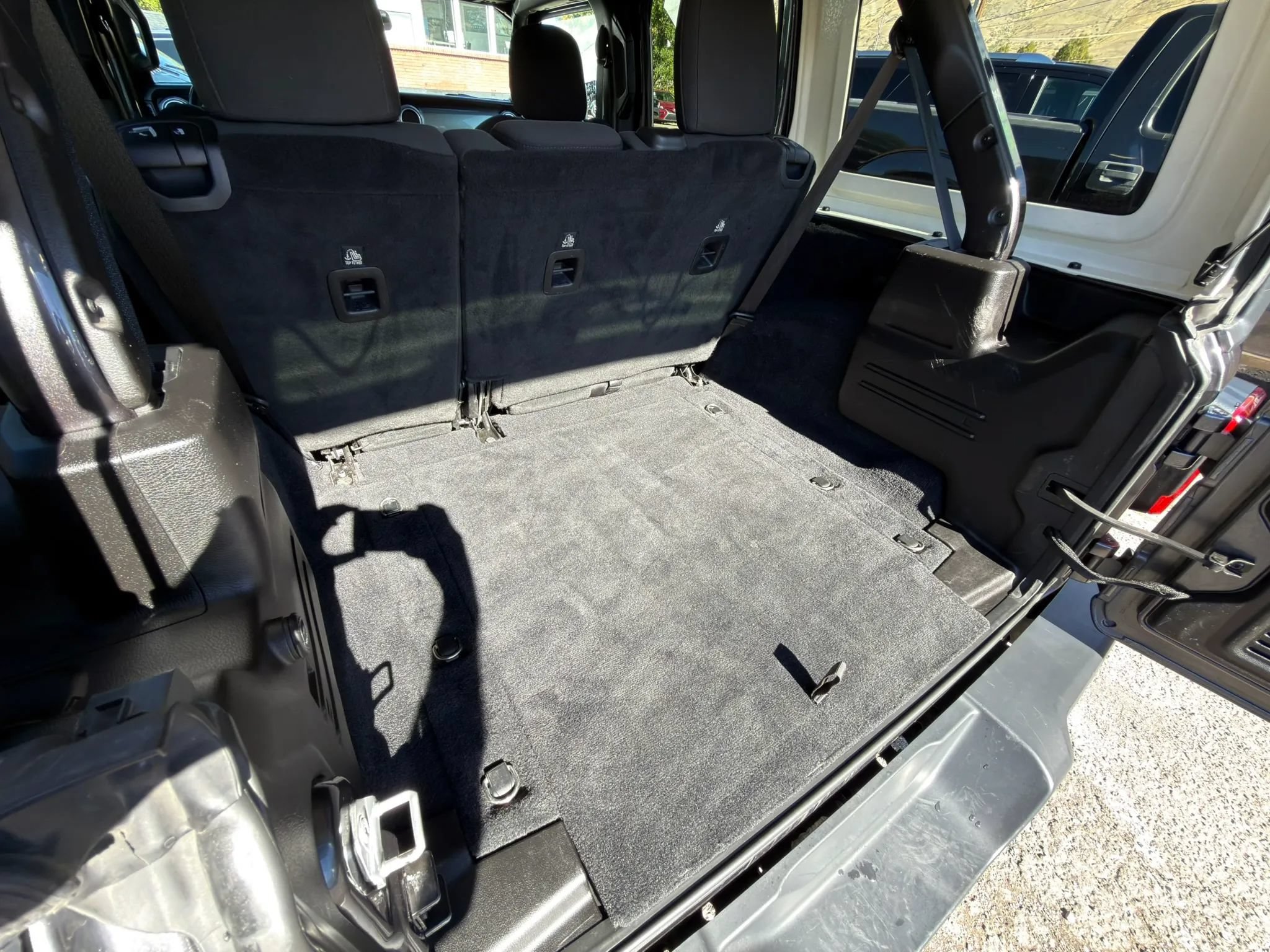 Used 2019 Jeep Wrangler Unlimited Sahara w/ Safety Group AWD/4WD image 20