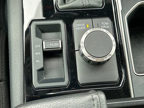 Used 2024 Toyota Tundra Limited image 33