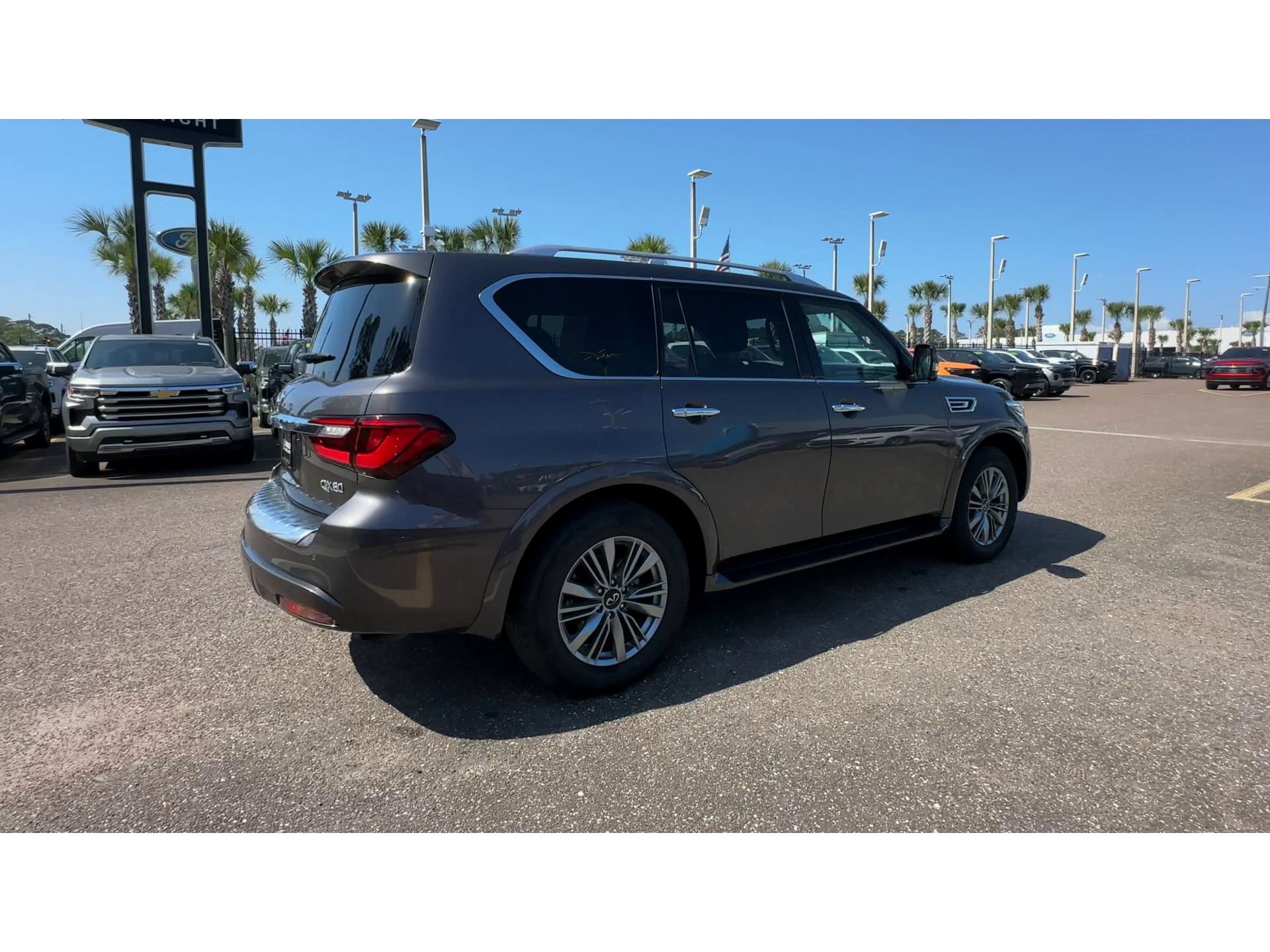 Used 2024 INFINITI QX80 Luxe RWD image 2