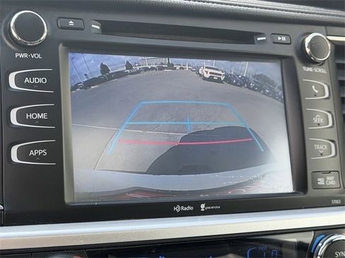 Used 2015 Toyota Highlander XLE image 16