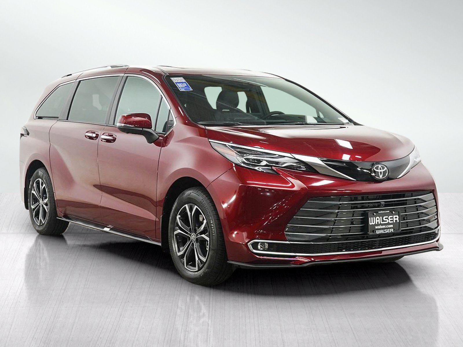 Used 2026 Toyota Sienna Platinum AWD/4WD image 7