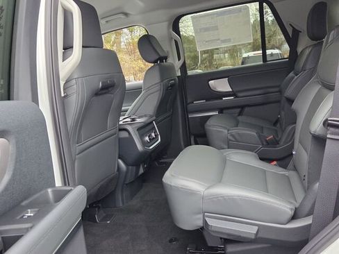 New 2026 Ford Expedition Active image 9