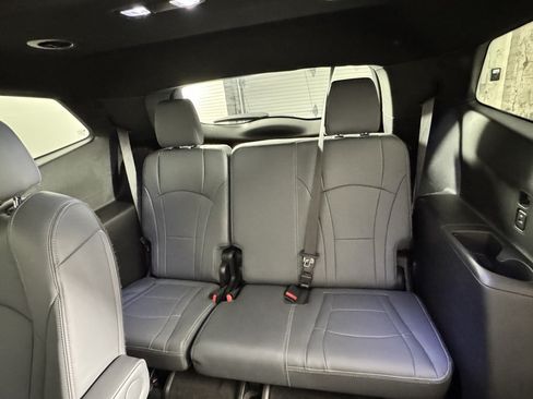 Used 2023 Buick Enclave Essence w/ Experience Buick Package AWD/4WD image 32