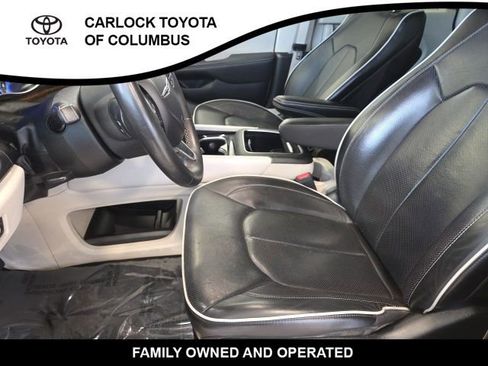 Used 2023 Chrysler Pacifica Limited FWD image 12