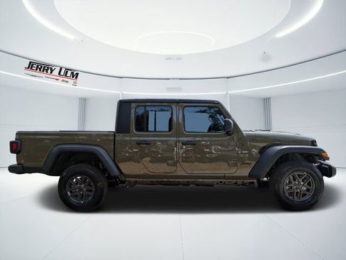 New 2026 Jeep Gladiator Sport image 2