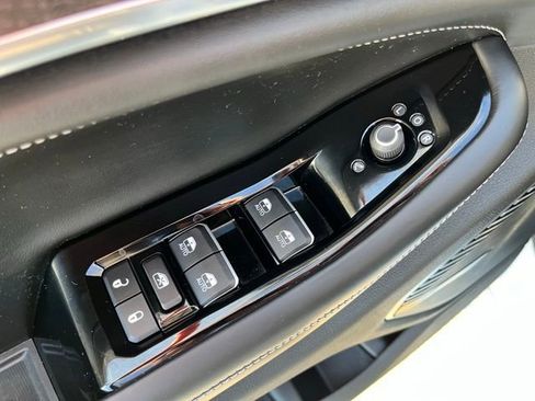 Used 2023 Jeep Grand Cherokee Overland w/ Luxury Tech Group IV image 20