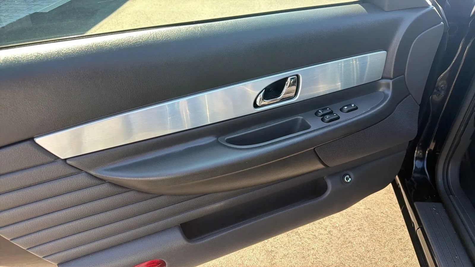 Used 2002 Ford Thunderbird RWD image 10