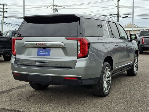 Used 2023 GMC Yukon XL Denali w/ Denali Reserve Package AWD/4WD image 10