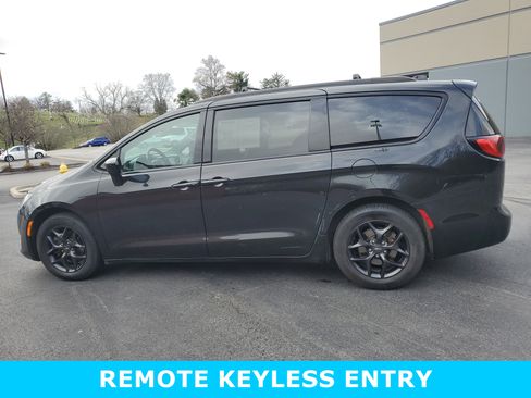 Used 2019 Chrysler Pacifica Touring-L w/ S Appearance Package image 8