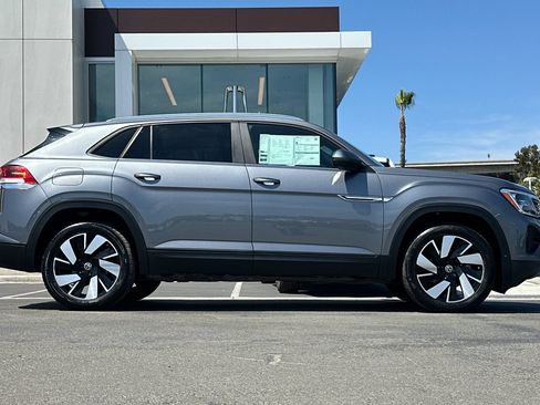 Used 2024 Volkswagen Atlas Cross Sport SE AWD/4WD image 2