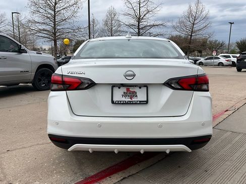 Used 2025 Nissan Versa SV image 7