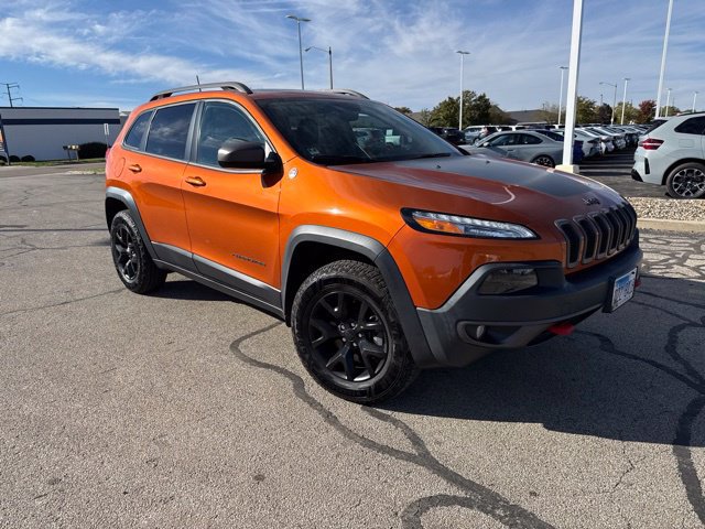 Used 2016 Jeep Cherokee Trailhawk w/ Comfort/Convenience Group AWD/4WD image 2