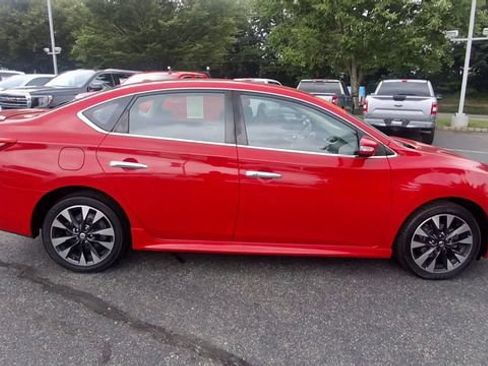 Used 2019 Nissan Sentra SR FWD image 9