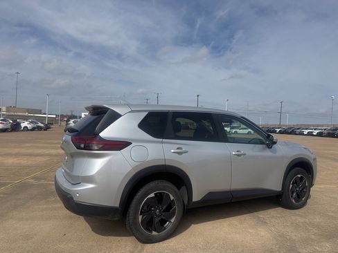 Certified 2025 Nissan Rogue SV image 23