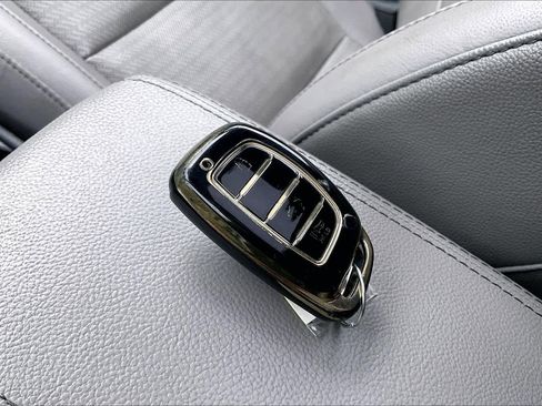 Used 2020 Hyundai Elantra Limited w/ Ultimate Package 03 image 13