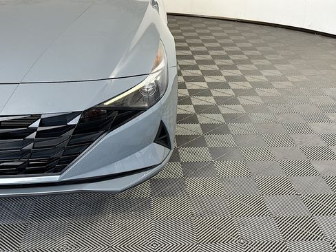Used 2023 Hyundai Elantra SEL FWD image 9