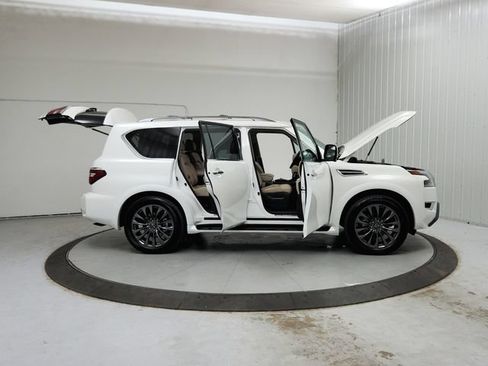 Used 2024 Nissan Armada Platinum w/ Captain's Chairs Package RWD image 17